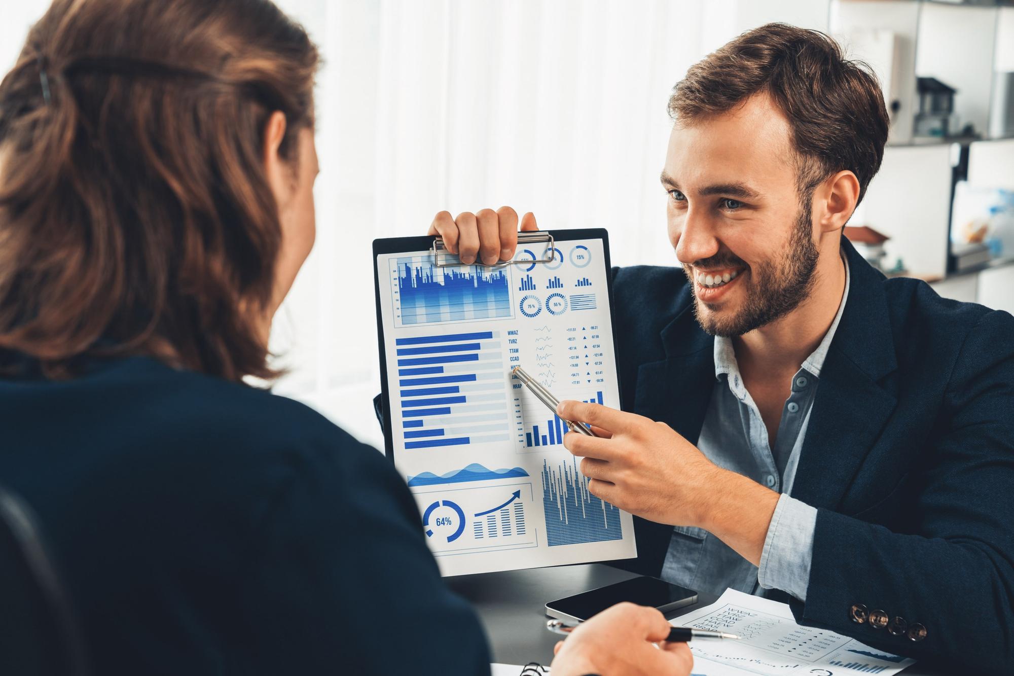 Consultoria empresarial profissional para otimização de estratégia, processos, finanças e transformação digital